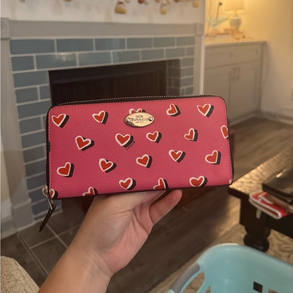 Coach Heart Wallet - Picture 2 of 6